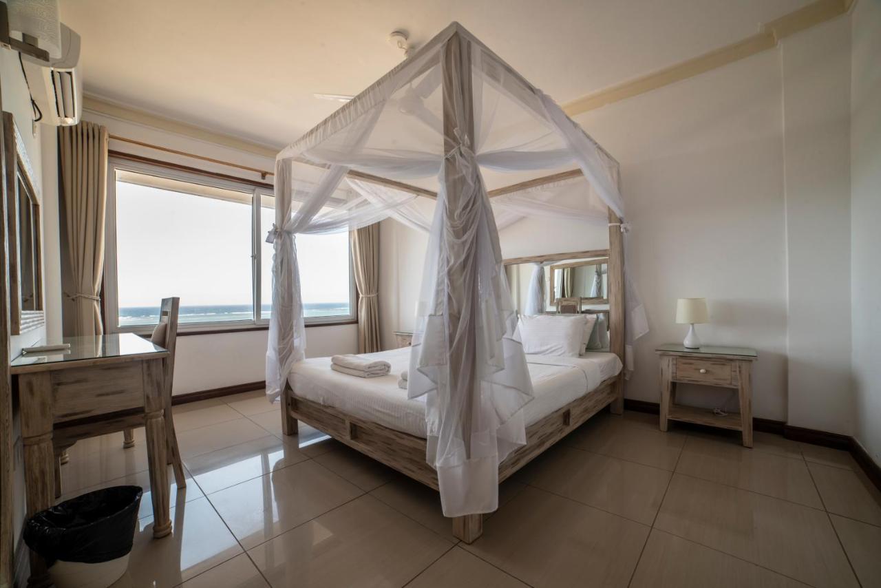 Jumeirah Beachfront Mombasa Esterno foto